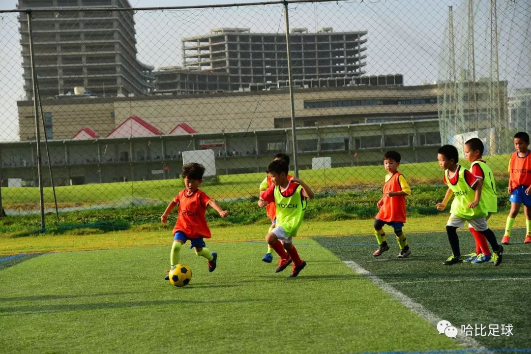 「今天,你在场边大声指挥了吗?」让孩子继续做孩子