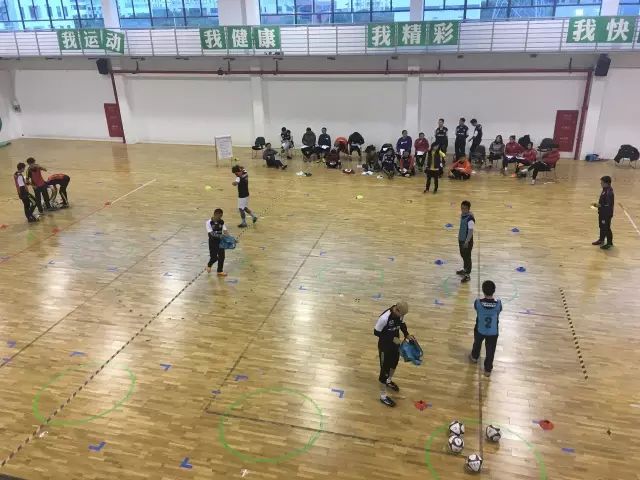 这份工作既不伟大,更不卑微:一个青训教练的心声