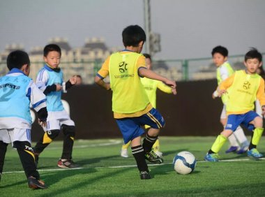 “过度教学”,是时候把足球还给孩子了