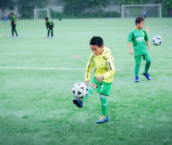 欧洲青训,到底是怎么训练孩子的基本功的?