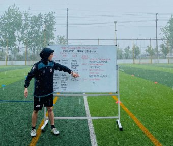 “不会做ppt”的我，该如何准备千人足球演讲？