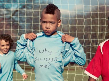 不要在我9岁的时候，告诉我我最适合踢右边后卫