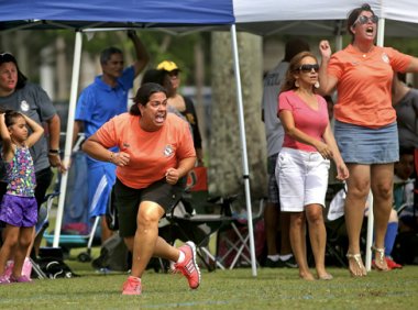 「今天,你在场边大声指挥了吗?」让孩子继续做孩子