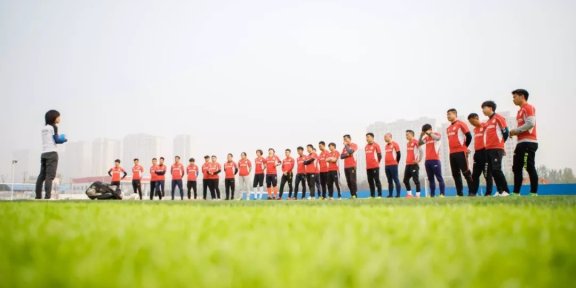 「奴、徒、工、匠、家、师、圣」当一个文采飞起的老师决定开始教足球后