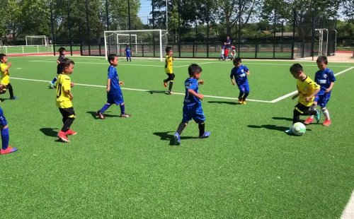 日本是如何支持孩子踢足球的？