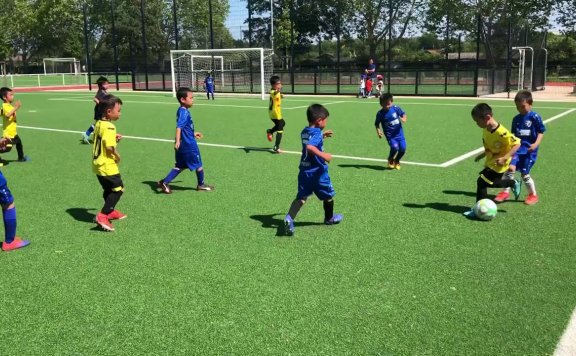日本是如何支持孩子踢足球的?